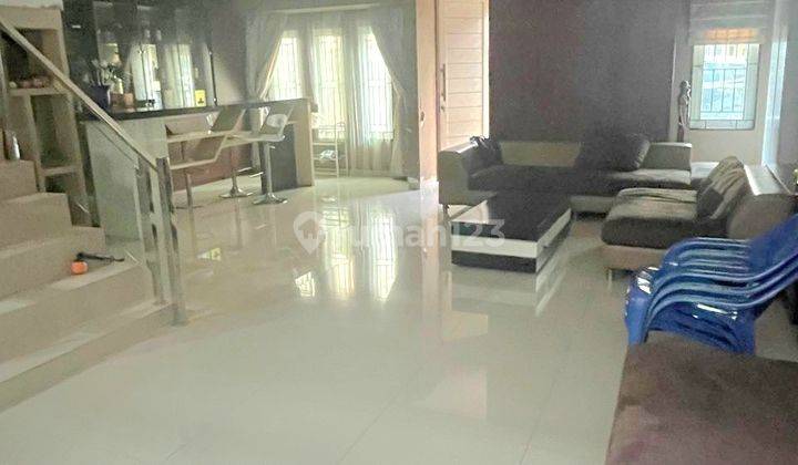 VILLA DALAM KOMPLEK  SUPER MEWAH JALAN STM 1