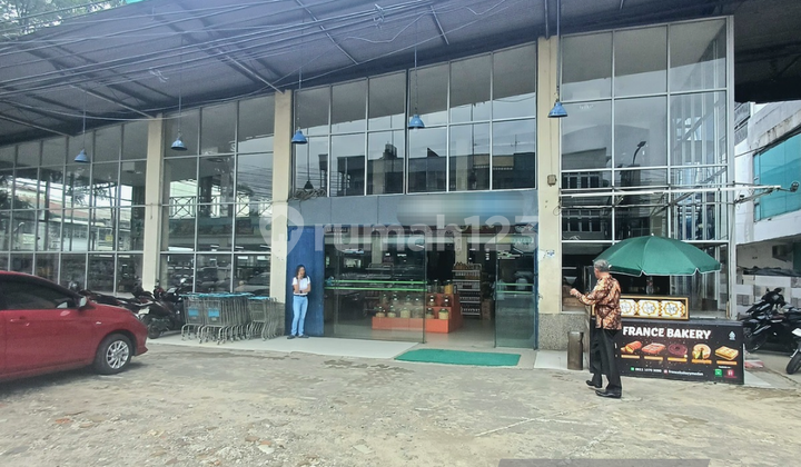 Rent a building located on the side of H.M. Yamin Road. Rent a building located on the side of H.M. Yamin Road.