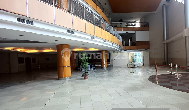 Building plus warehouse location on the roadside, Medan Helvetia dormitory area. Building plus warehouse location on the roadside, Medan Helvetia dormitory area.