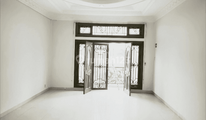 Villa mewah di komplek sari mas jalan putri hijau 1