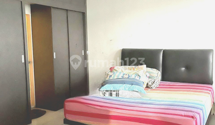 Cheap house near Selayang intersection on Jalan Setia Budi Raya. Cheap house near Selayang intersection on Jalan Setia Budi Raya.