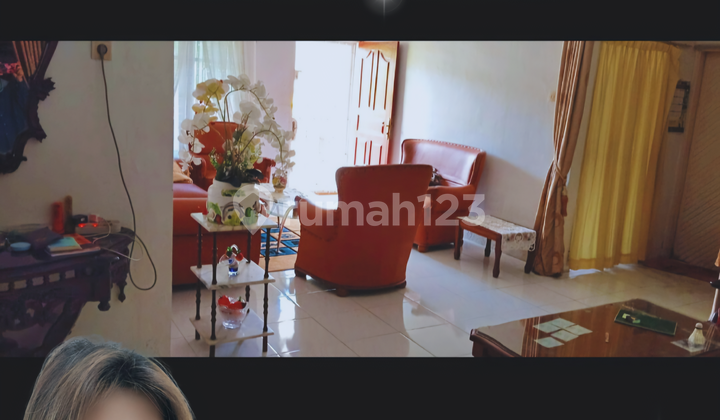 Rumah luas dalam komplek di lokasi karya wisata