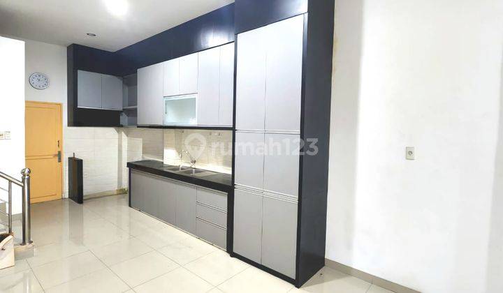 Ruko bisnis dalam komplek istana prima 2 di jln brigjen katamso 2