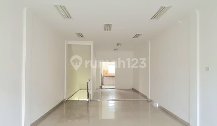 Ruko Baru dan Terawat Siap Huni di Jalan Bambu