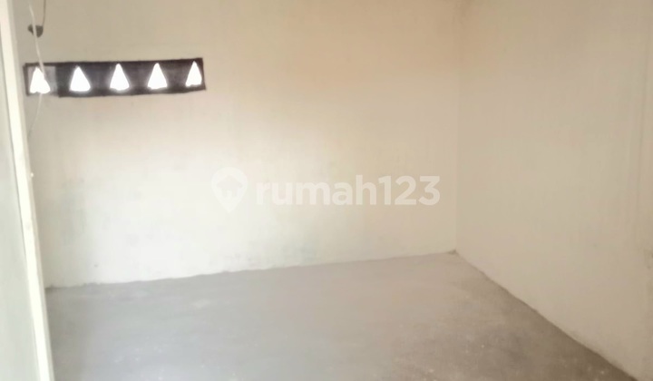 Shop rental for business located on Aksara Street. 2