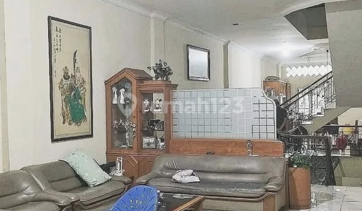 Ruko Bisnis Bagus dan Terawat Lokasi Jalan Thamrin Ujung