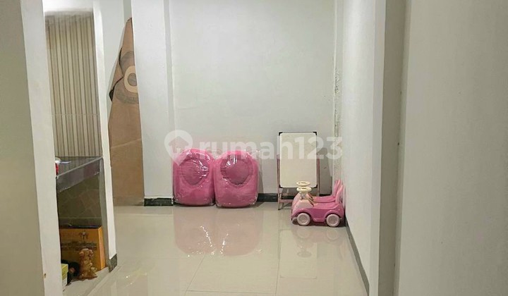 Cheap house near Selayang intersection on Jalan Setia Budi Raya. Cheap house near Selayang intersection on Jalan Setia Budi Raya.