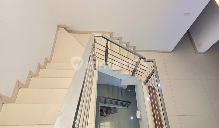 Rumah Gandeng Kondisi Bagus Daerah Kesawan 2