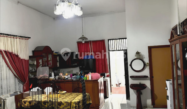 VILLA LUAS DALAM KOMPLEK WARTAWAN JALAN SIDORUKUN