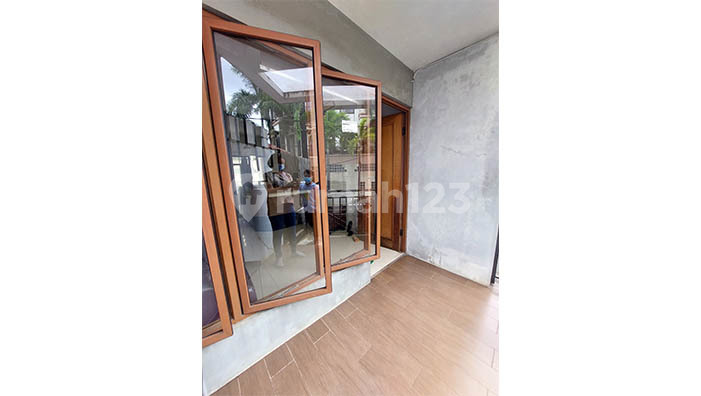 Yellow Coconut Frond House, Kelapa Gading 12x15m2 area