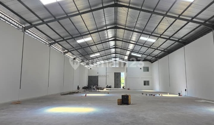 Ready-to-Use Warehouse with Large Area for Business in Candi Stage V