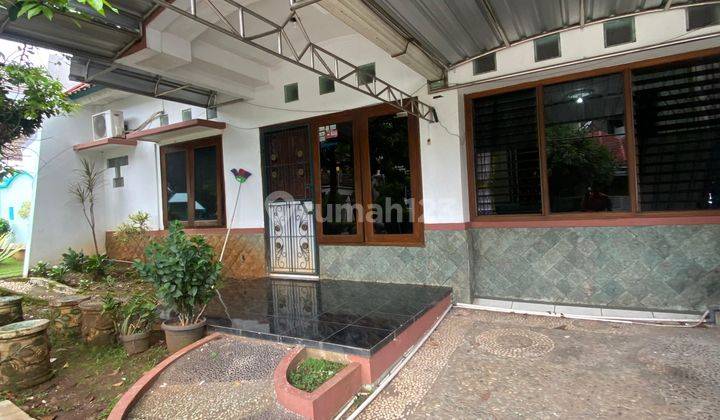 Rumah Strategis Semi Furnished di Graha Estetika 2