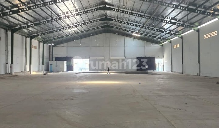 Exclusive Wide Strategic Warehouse in Candi Industrial Area