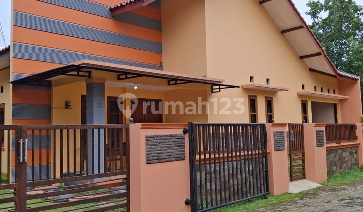 Strategic Ready-to-Use Good House on Durian Street Strategic Ready-to-Use Good House on Durian Street