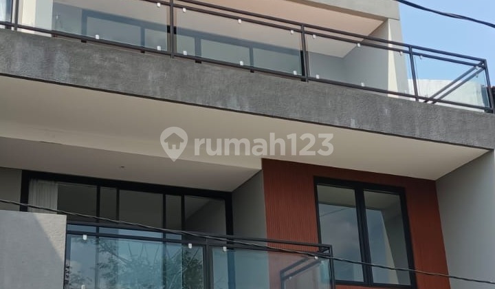 Rumah Furnished Startegis View Pegunungan di Bukit Sari 1