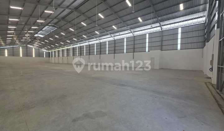 Large Ready-to-Use Strategic Warehouse in Gatsu Industrial Area