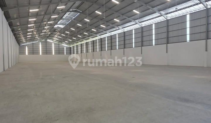 Large Ready-to-Use Strategic Warehouse in Gatsu Industrial Area