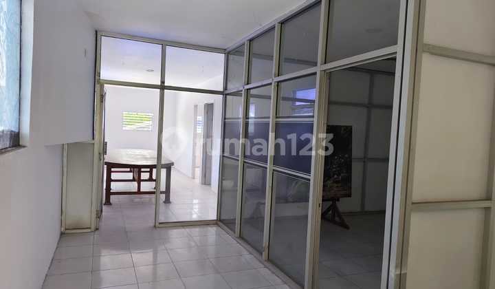 Translated to English: "Warehouse for Rent in Wijaya Kusuma Industrial Area" 2