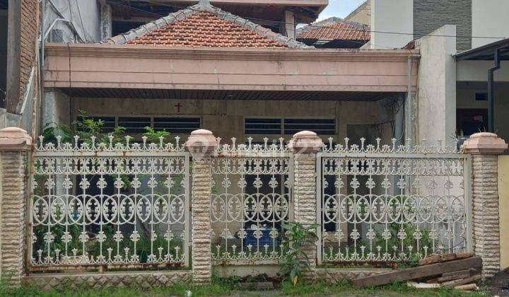 Rumah 2 Lantai Shm Butuh Renovasi 1