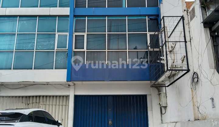 For Rent: 3-Story Shop House in a Strategic Location, Ngaliyan Raya, Semarang 1
