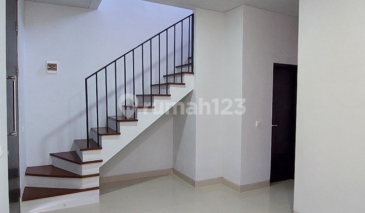 Rumah Baru Modern 1 M An Di Pantai Mentari, Surabaya Timur 2