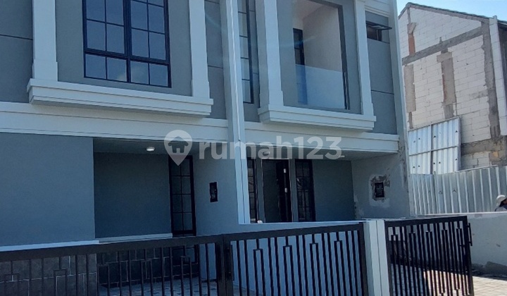 Rumah Baru 1 M An Pantai Mentari Dekat Pakuwon City, Mulyosari