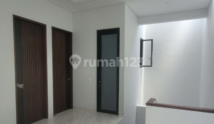Modern New House in Manyar Indah, Hook, Strategic Location 2