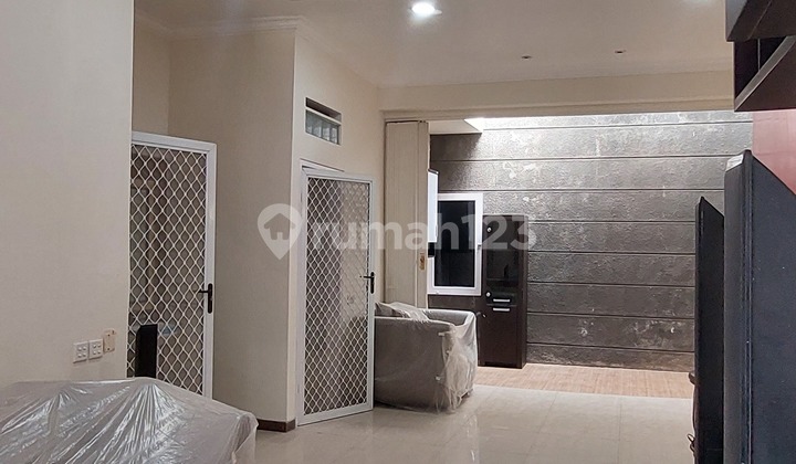 Sewa Rumah Mulyosari Full Furnish dekat Pakuwon City 8