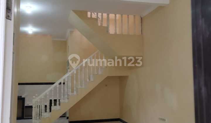 Sewa Rumah Mulyosari 2 Lantai dekat Pakuwon City 3