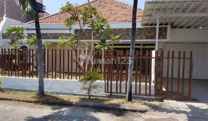 Sewa Rumah di Manyar Tompotika cocok untuk Kantor 1