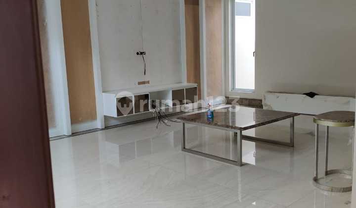 Rumah Baru Mewah 2 lantai di Graha Family, Surabaya Barat 2