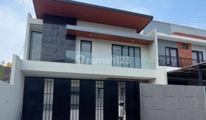 Rumah Baru Minimalis Di Manyar, Kamar Tidur Besar 1