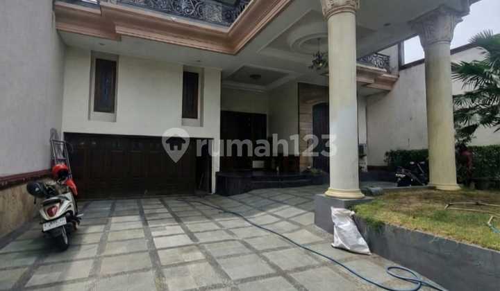 Rumah Klasik Mewah Surabaya Pusat Cck untuk Kantor, Lokasi Bagus