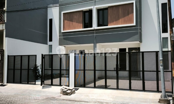 Rumah Baru Mulyosari 2 Lantai Lokasi Bagus