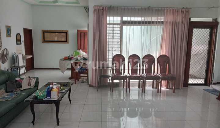 House in Manyar Kartika, Strategic Location 2