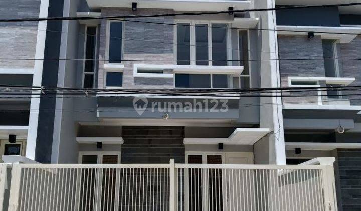 Rumah Baru Minimalis Di Jemursari, Lokasi Strategis 2