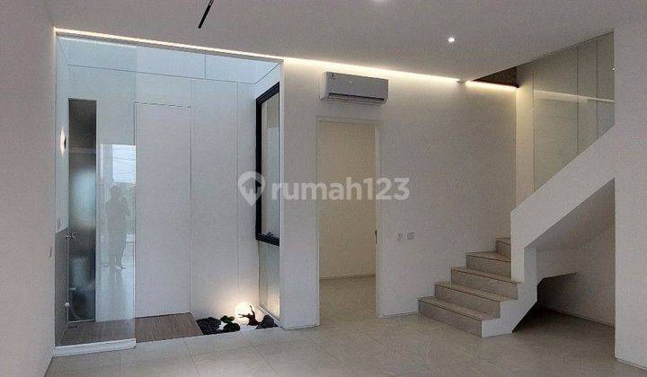 Rumah Baru Modern Di Manyar Dekat Tengah Kota 2