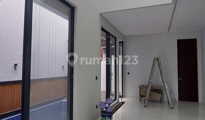 Rumah Baru Mewah Ada Kolam Renang Di Merr, Surabaya Rumah Baru Mewah Ada Kolam Renang Di Merr, Surabaya