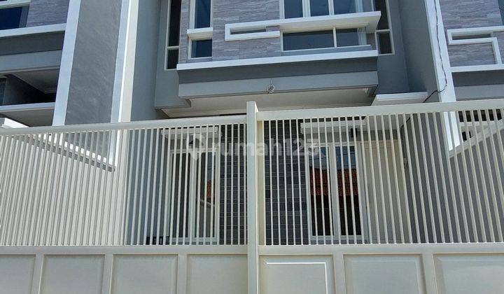 Rumah Baru Minimalis Di Jemursari, Lokasi Strategis 1