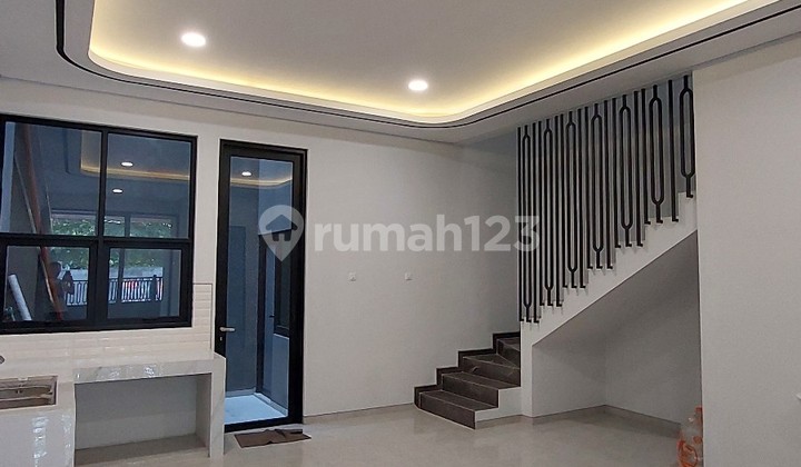 Rumah Baru Modern Manyar Tompotika Dekat Kertajaya, Dharmahusada 2