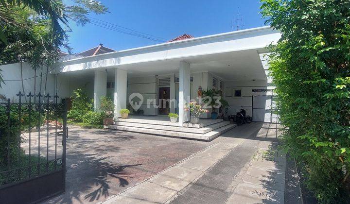 Rumah Tengah Kota Surabaya Pusat, Lokasi Strategis 2