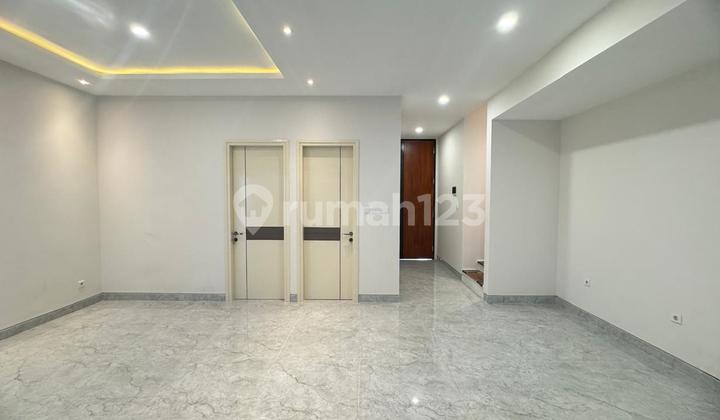 Modern New House in Citraland, Woodland 2