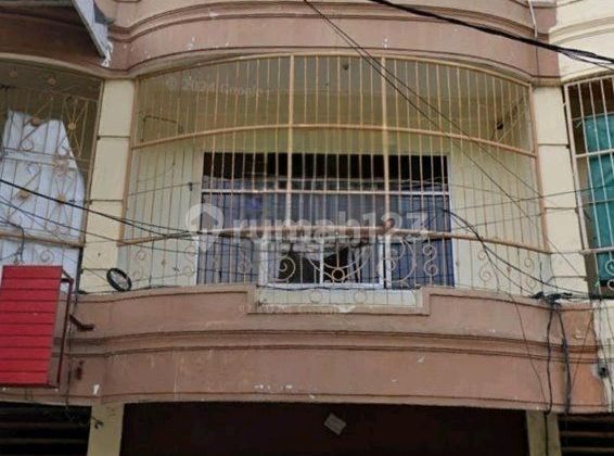 Rent a 3-Story Kenjeran Ruko Facing the Main Road 1