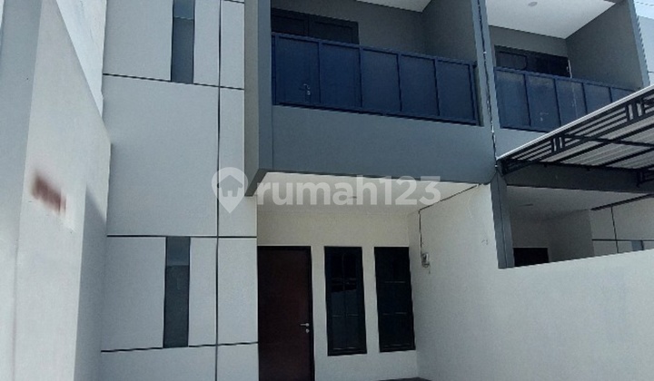 Rumah Baru Desain Lega di Lebak Dkt Kenjeran, Kapasan