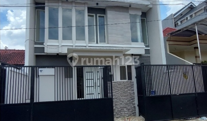 Rumah Baru Minimalis Di Manyar, Surabaya Timur