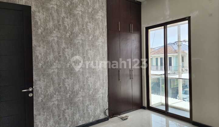 Rumah Minimalis Pantai Mentari Dkt Mulyosari, Pakuwon City 2