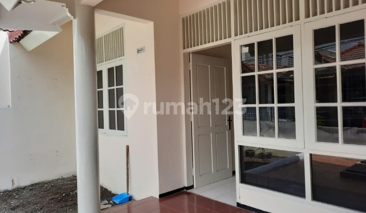 Rent Ready-to-Occupy House In Sutorejo, Good Location