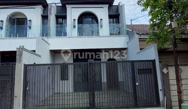 Modern New House in Manyar Tompotika Near the City Center