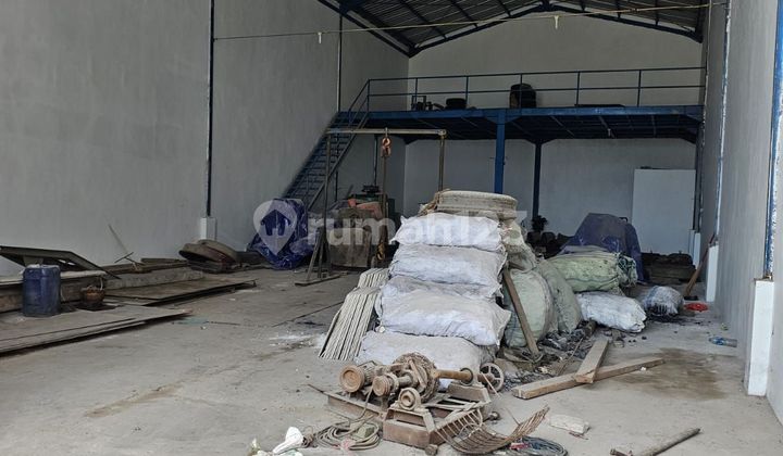 Ready-to-Live Warehouse in Kedinding Tengah, Kedung Cowek Near Kenjeran