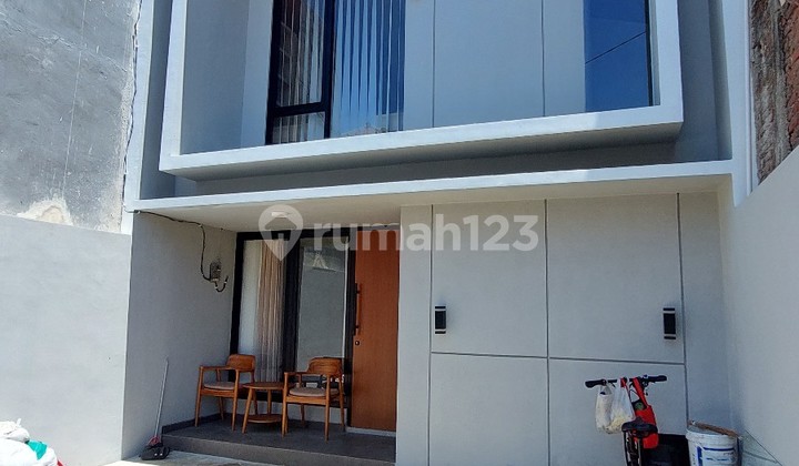 Rumah Baru Full Furnish Di Mulyosari, Siap Masuk